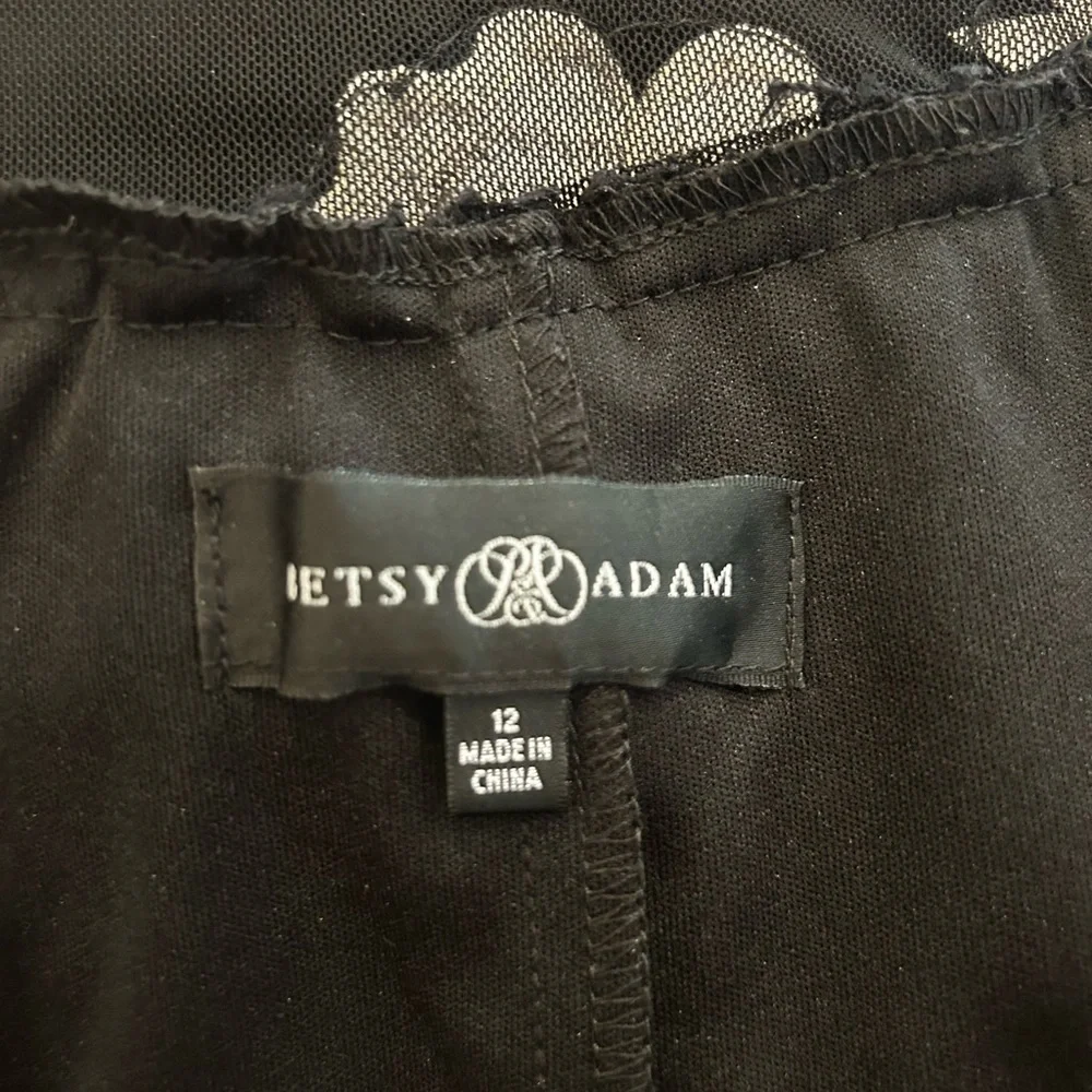 Betsy & Adam Gown - Lace-Mesh-Floral Lined Gown. Black/White Size 12 - Picture 7 of 8